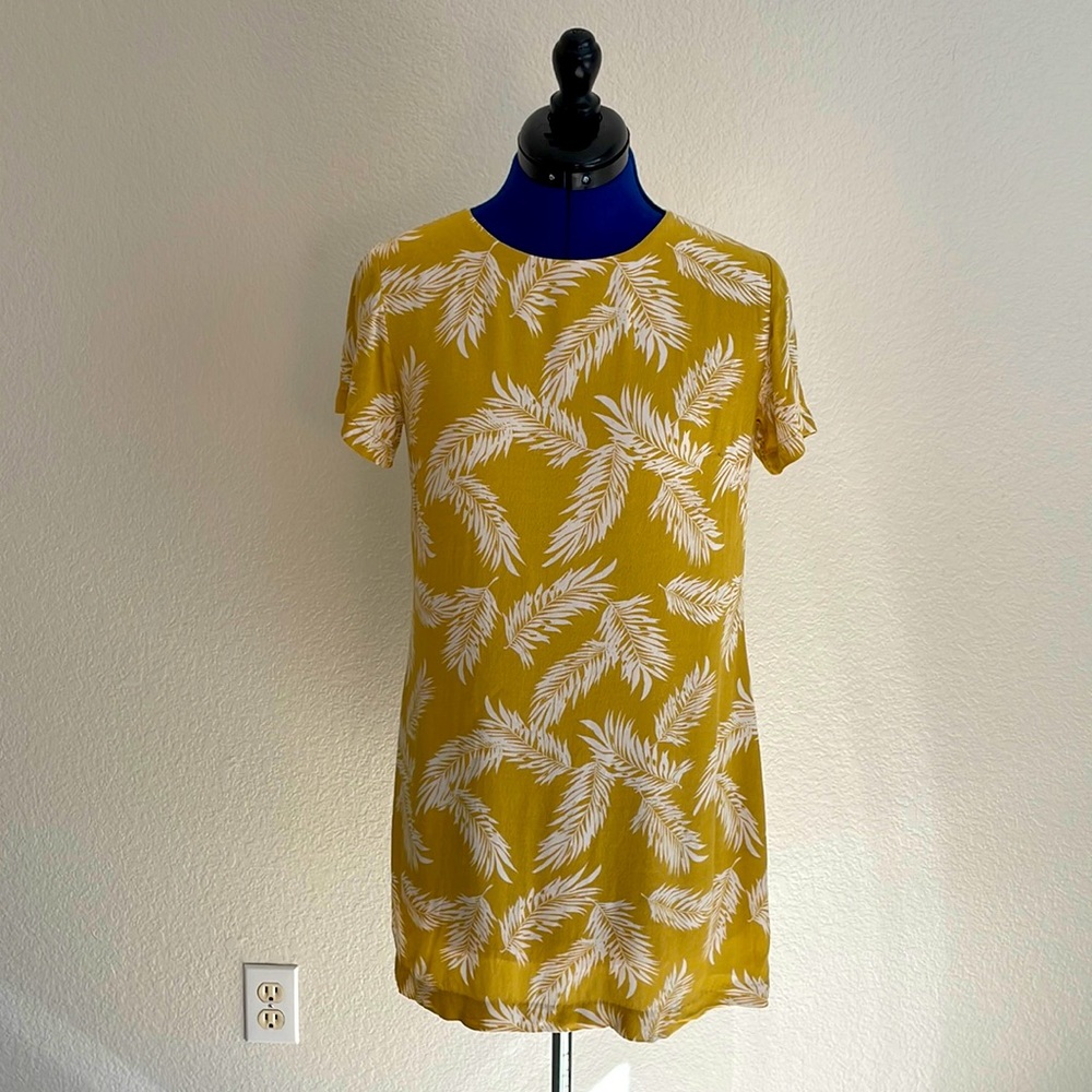 Olivaceous Lemon Yellow & White Leaf Patterned Crew Neck Mini Shirt Shift Dress